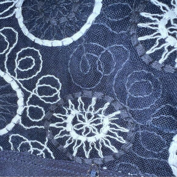 Chicos Travelers Women XL Cardigan Blue White Embroidered Artsy Shapes Stretch 3 - Picture 7 of 9